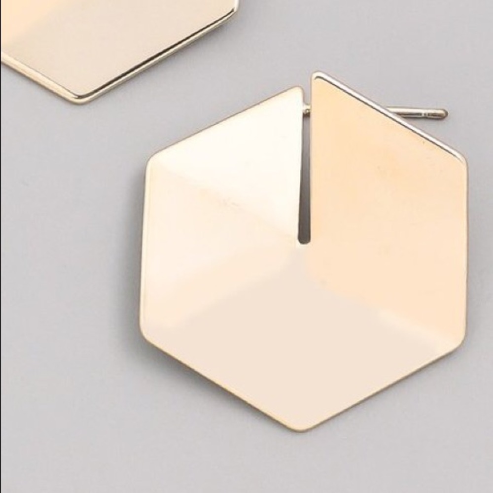 Folded Mod Hoop Stud